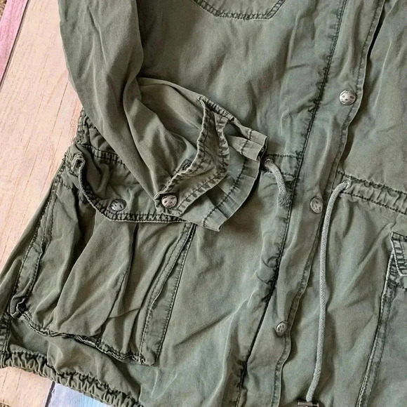 Army green buffalo hooded jacket - Picture 3 of 6